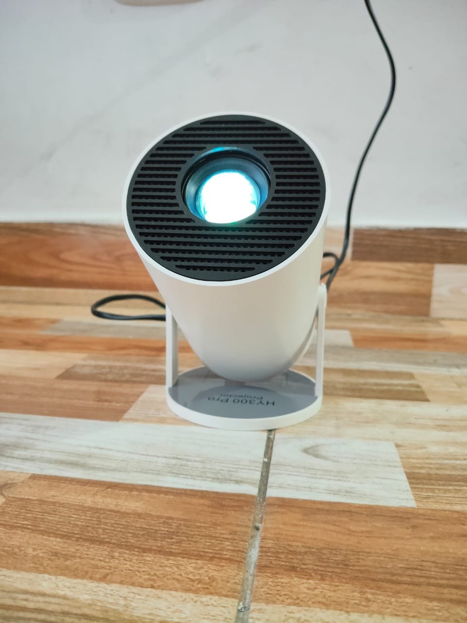 MINI PROYECTOR HY3OO Y HY300 PRO